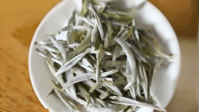 霍山黄芽与安吉白茶的最佳冲泡水温建议，你知道多少度水最能释放其香气和味道吗