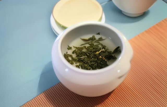 霍山黄芽的独特魅力与祁门红茶的饮用禁忌深度剖析揭秘适合你的茶饮选择