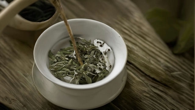 君山银针：究竟是绿茶还是白茶？揭秘茶界疑云！