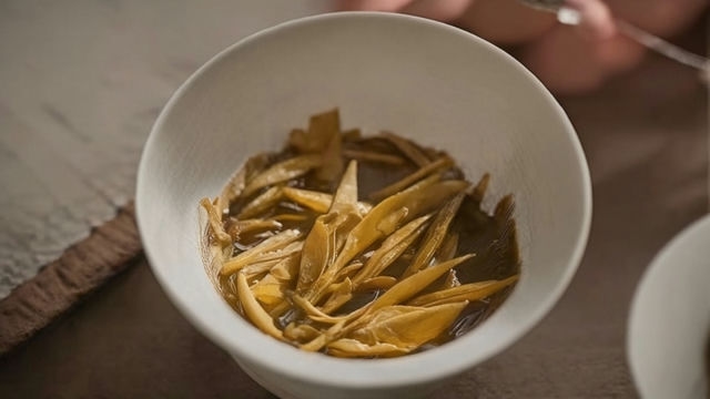 君山银针干茶味道：纯正醇香，品味茶香岁月，享受品质生活的美好体验