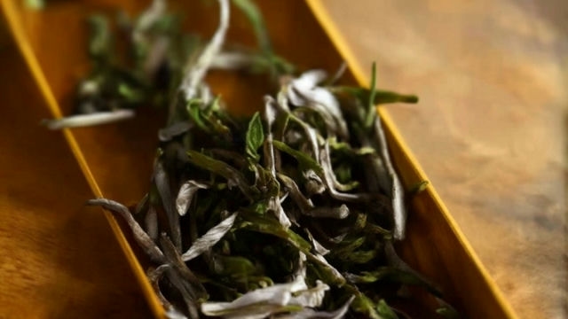 探秘白茶：揭秘八大神奇功效，解读正确使用方法，避免禁忌